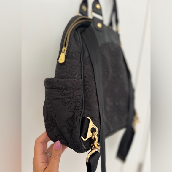 Petunia Pickle Bottom 'Embossed Sashay' Diaper Bag - Picture 11 of 14